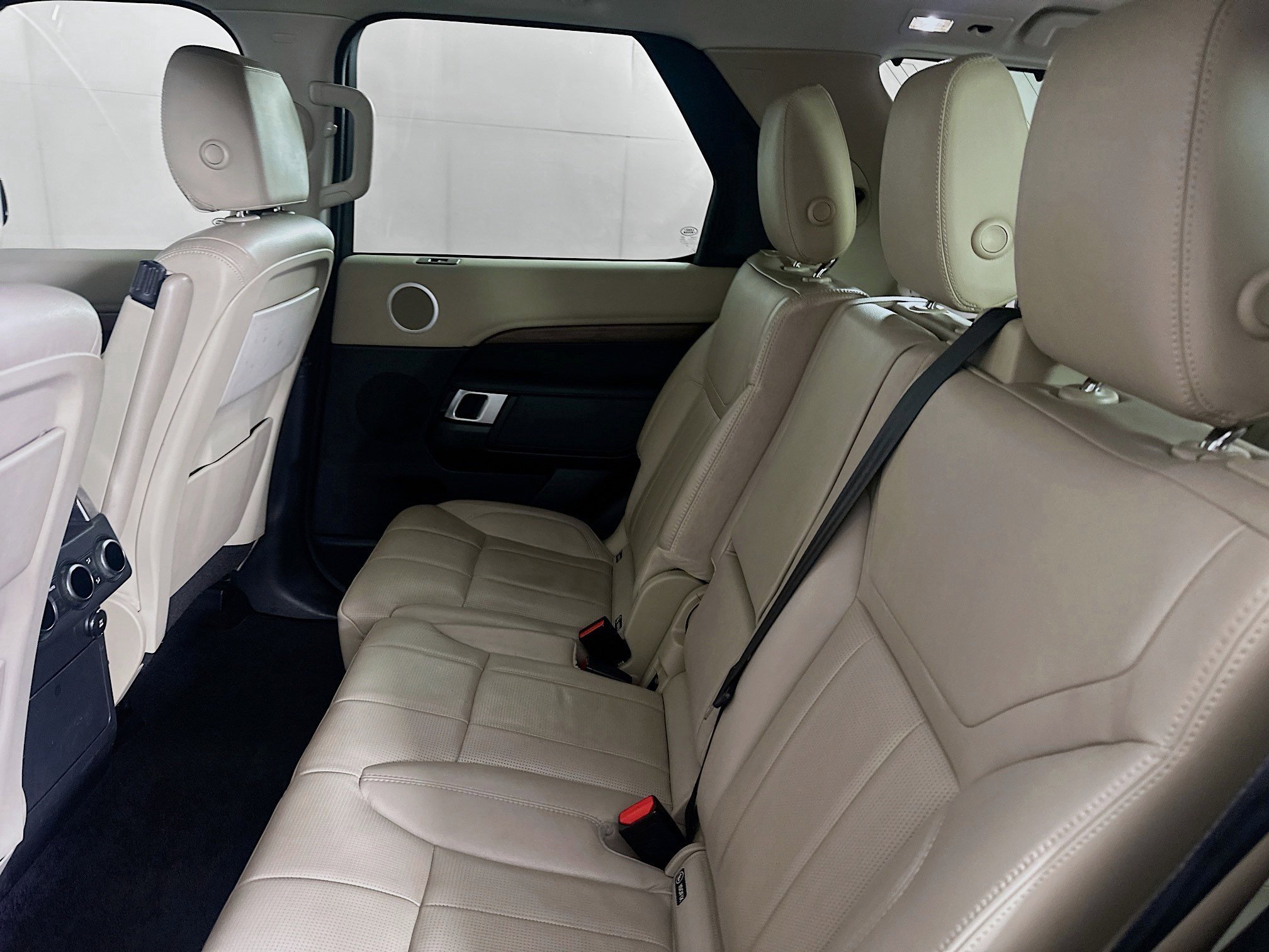 Used 2019 Land Rover Discovery HSE AWD/4WD image 29