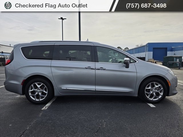 Used 2018 Chrysler Pacifica Limited image 9