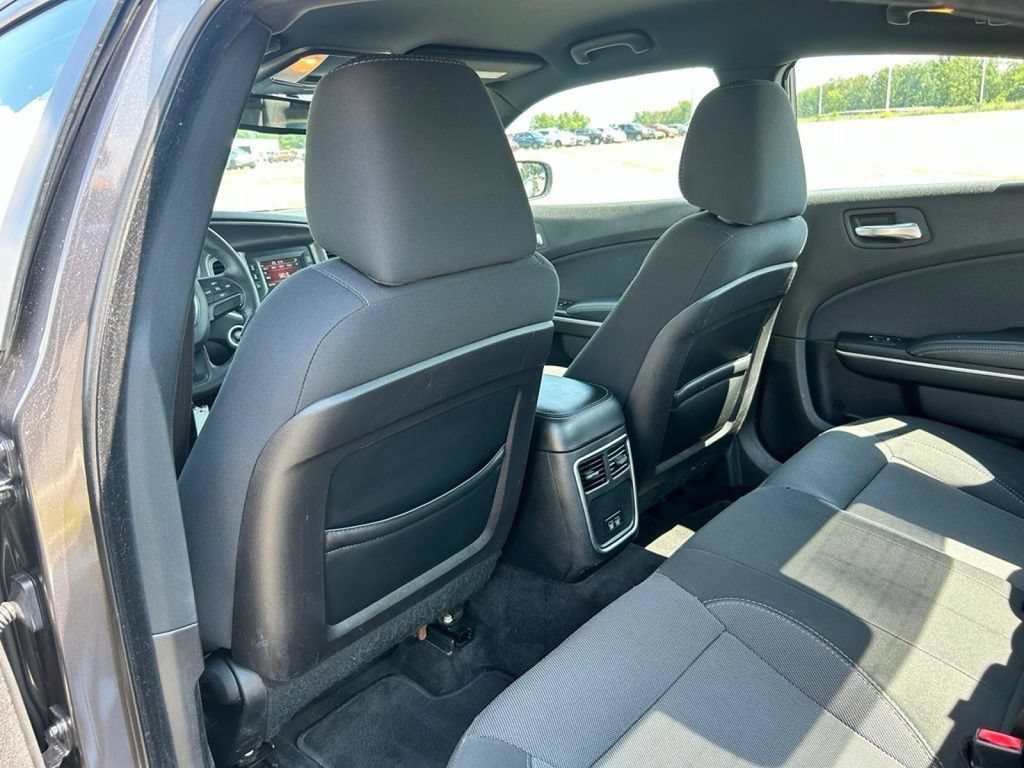 Used 2016 Dodge Charger SE RWD image 18
