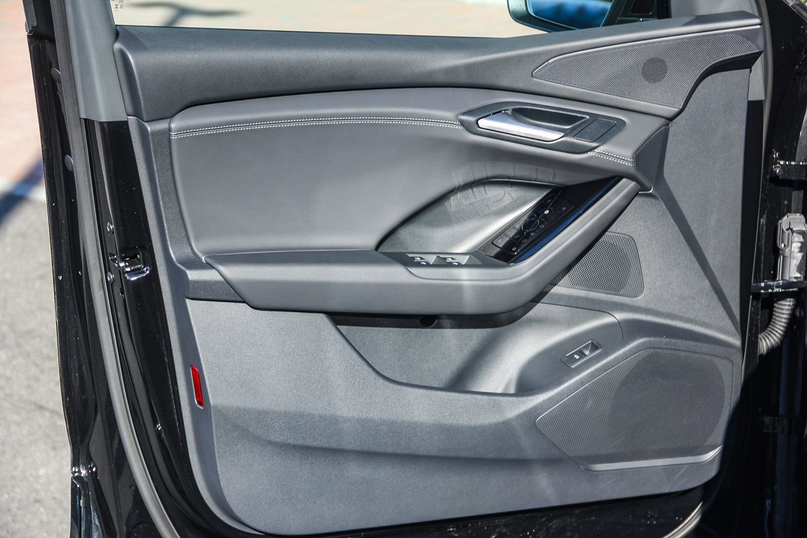 Certified 2025 Audi Q6 e-tron Premium w/ Convenience Package image 20