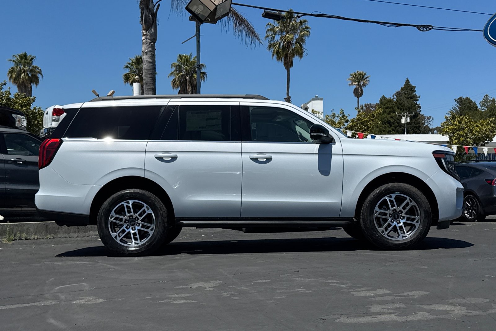 New 2026 Ford Expedition Active AWD/4WD image 2