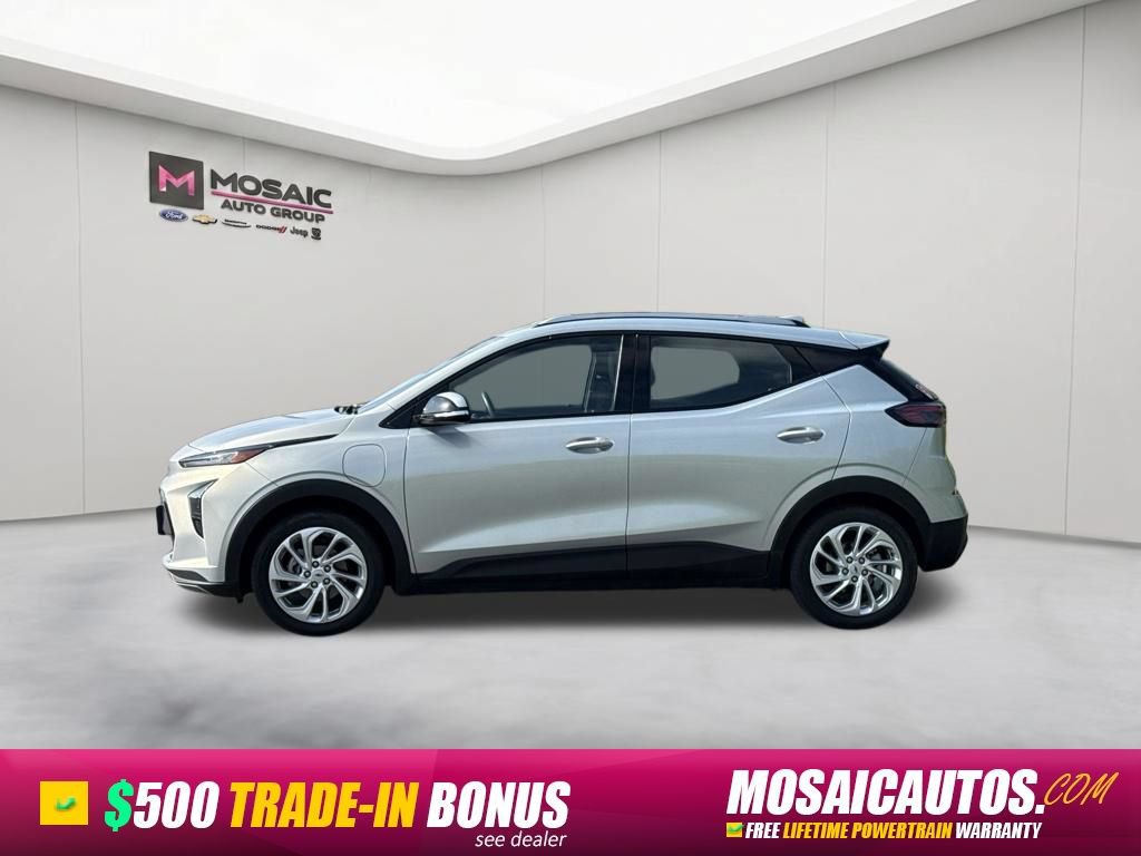 Used 2023 Chevrolet Bolt EUV LT w/ Driver Confidence Package FWD image 4