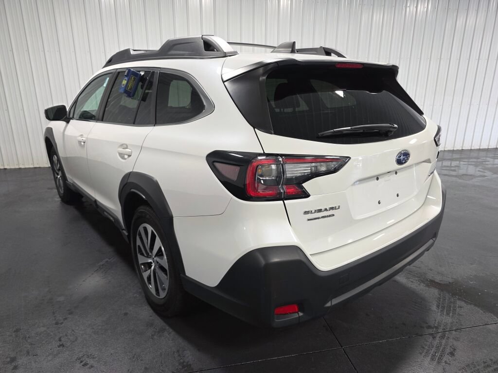 Used 2023 Subaru Outback Premium AWD/4WD image 3