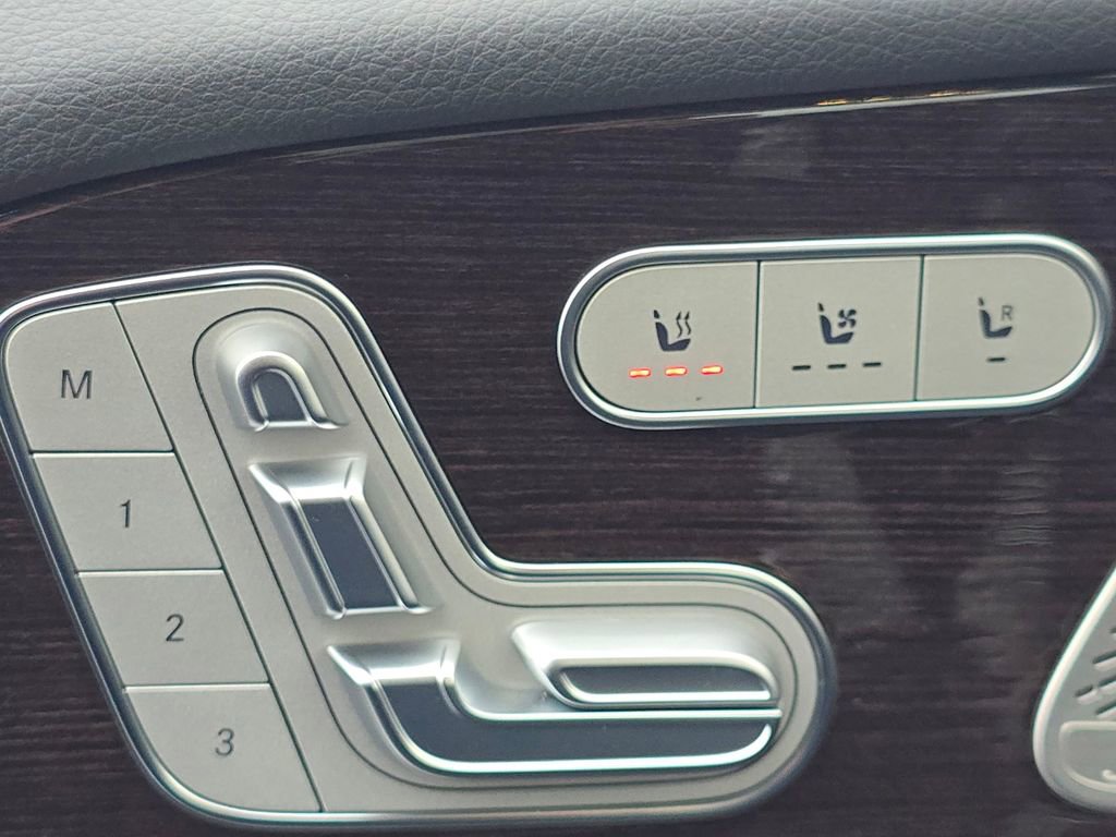 Certified 2025 Mercedes-Benz GLS 450 4MATIC image 6