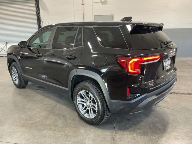 Used 2025 GMC Terrain Elevation image 4