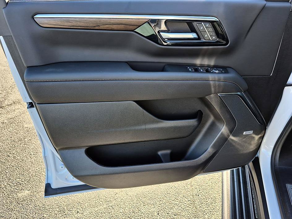 New 2026 Chevrolet Suburban High Country AWD/4WD image 12