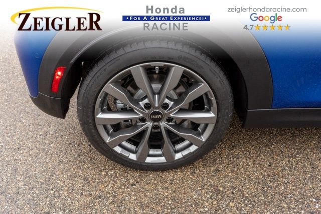 Used 2025 MINI Cooper 2-Door Hardtop image 9