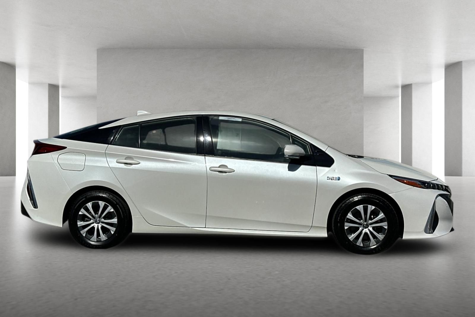 Used 2020 Toyota Prius Prime XLE image 3