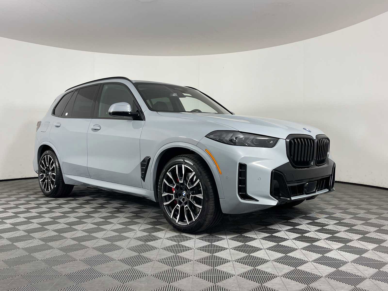 New 2026 BMW X5 xDrive50e w/ M Sport Package image 13