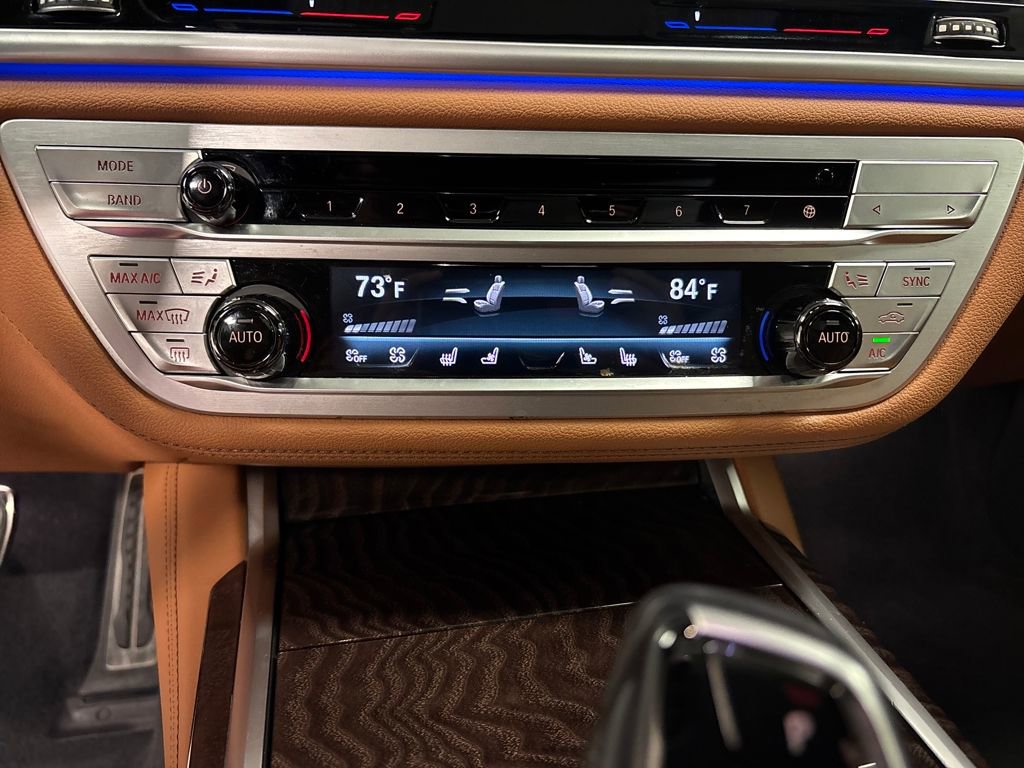 Used 2021 BMW 750i xDrive w/ Executive Package image 39