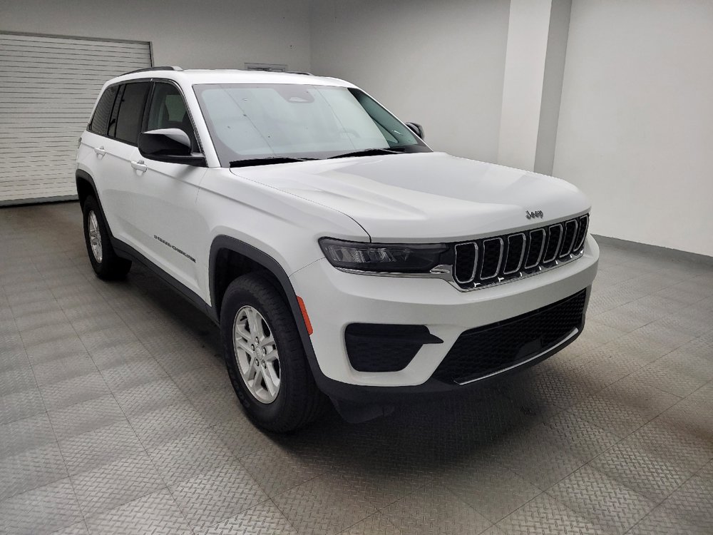 Used 2023 Jeep Grand Cherokee Laredo AWD/4WD image 13