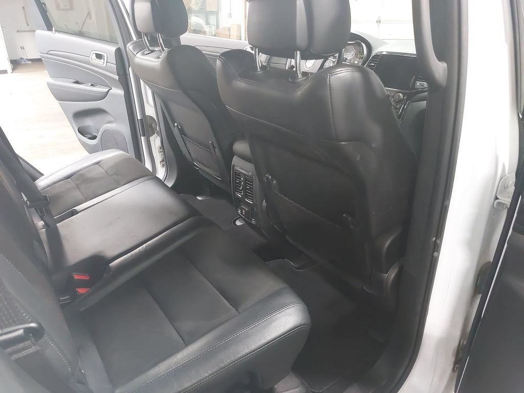 Used 2021 Jeep Grand Cherokee Laredo X AWD/4WD image 11