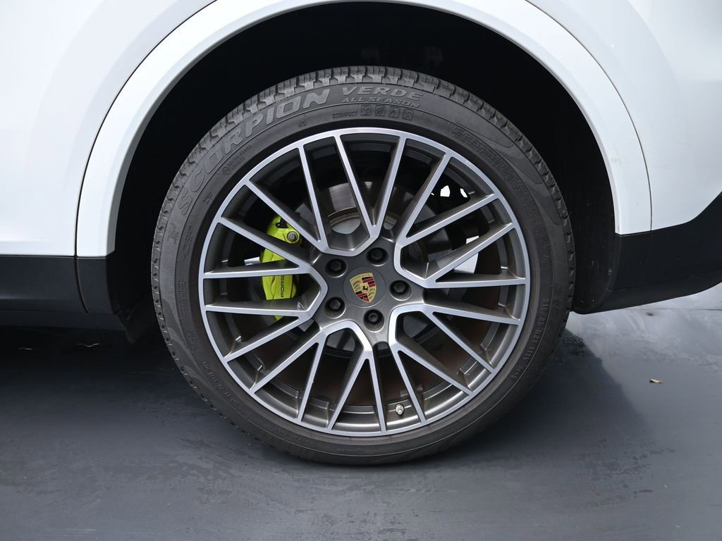 Certified 2020 Porsche Cayenne E-Hybrid image 9
