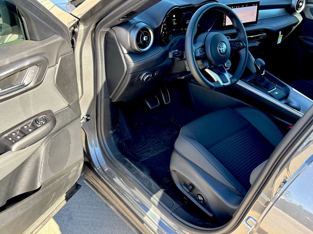 New 2025 Alfa Romeo Tonale image 12