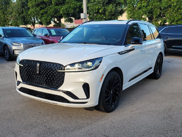 Certified 2025 Lincoln Aviator Reserve w/ Luxury Package RWD image 3
