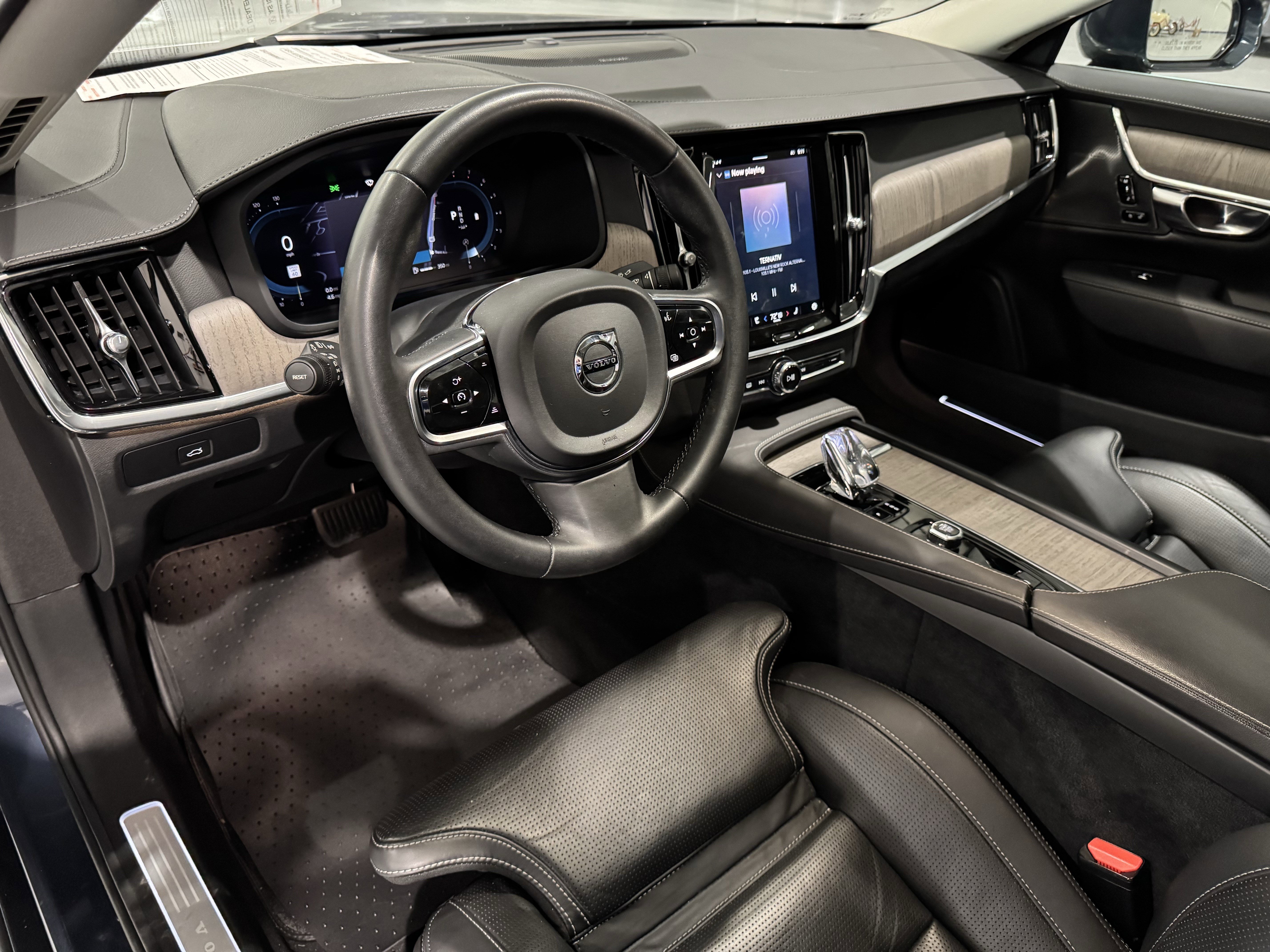 Used 2023 Volvo S90 B6 Ultimate w/ Protection Package Premier image 28