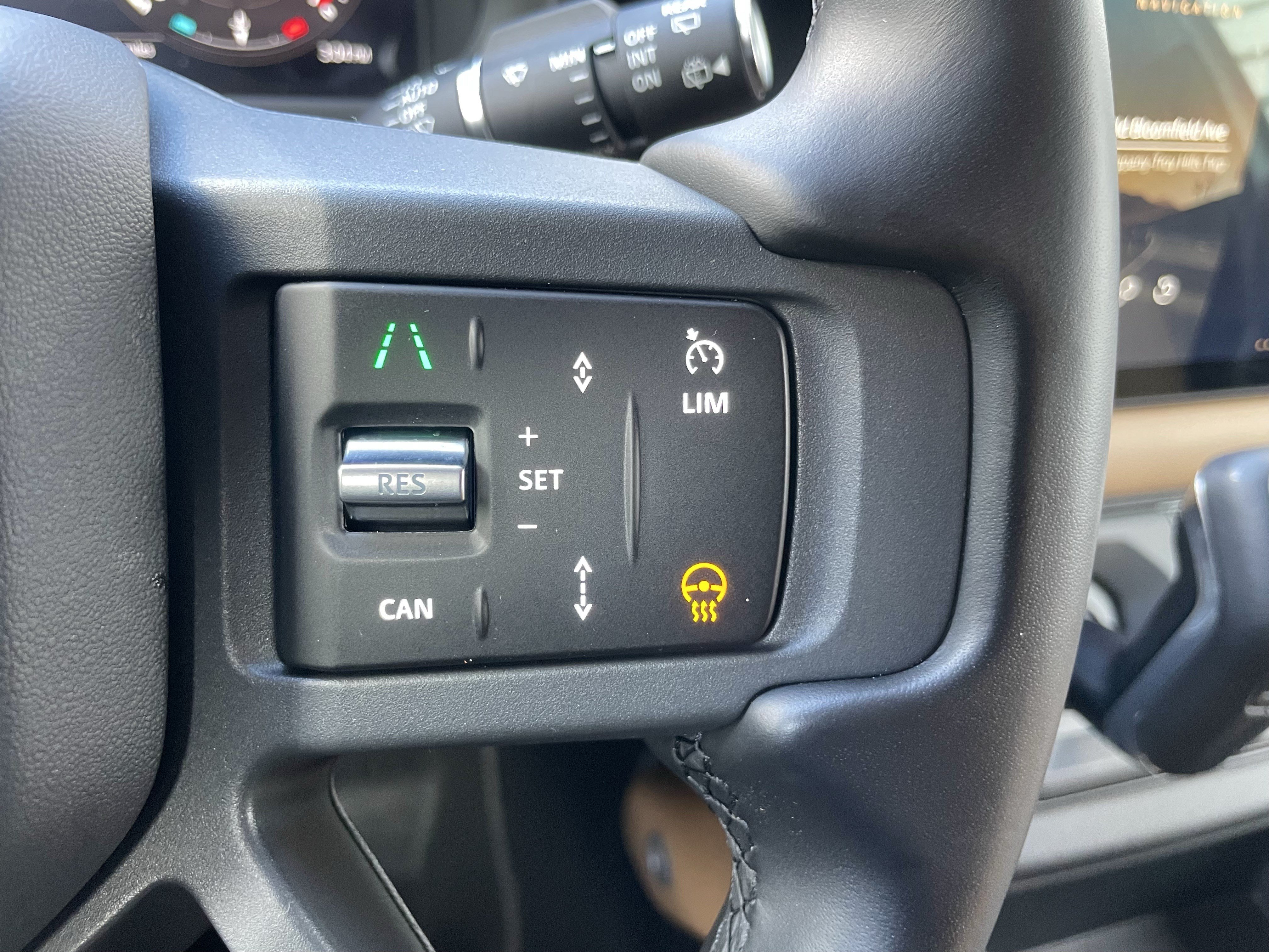 Certified 2025 Land Rover Defender 110 X-Dynamic SE AWD/4WD image 22