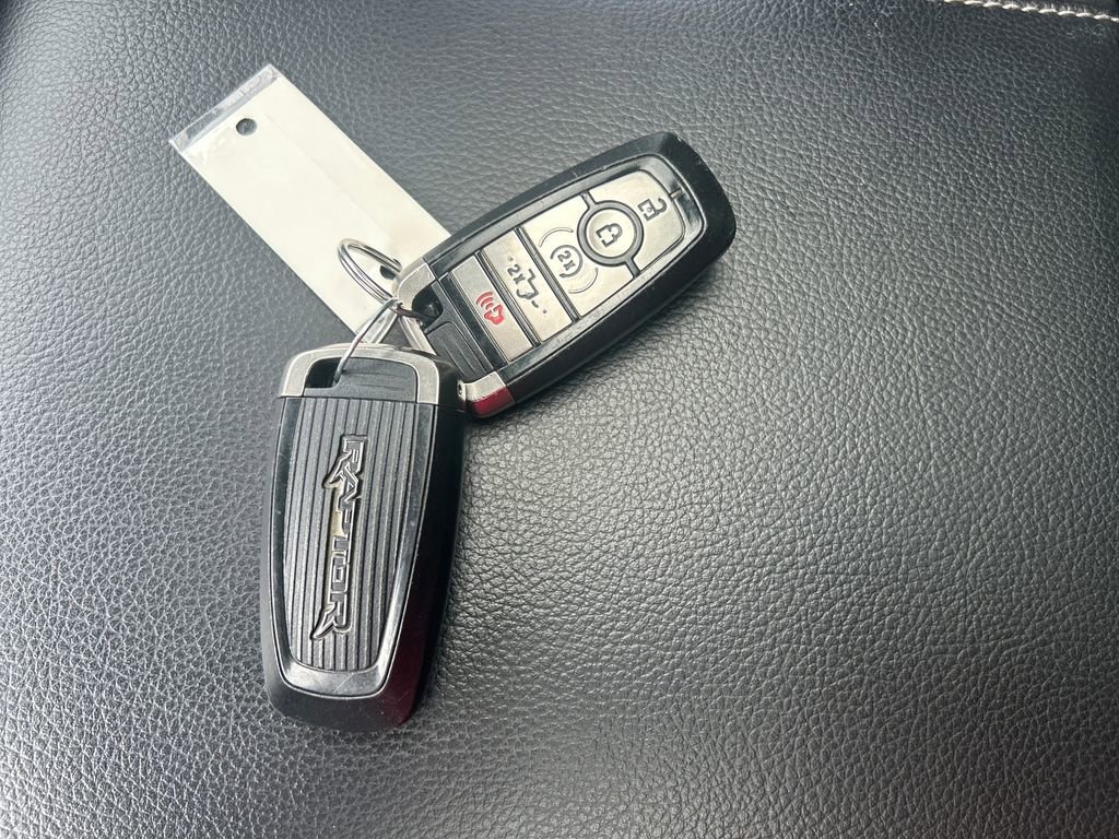 Used 2018 Ford F150 Raptor w/ Equipment Group 802A Luxury AWD/4WD image 30