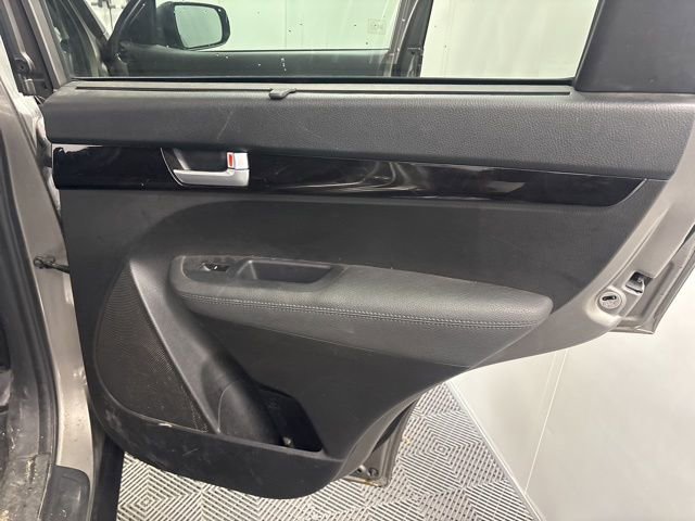 Used 2015 Kia Sorento LX image 16