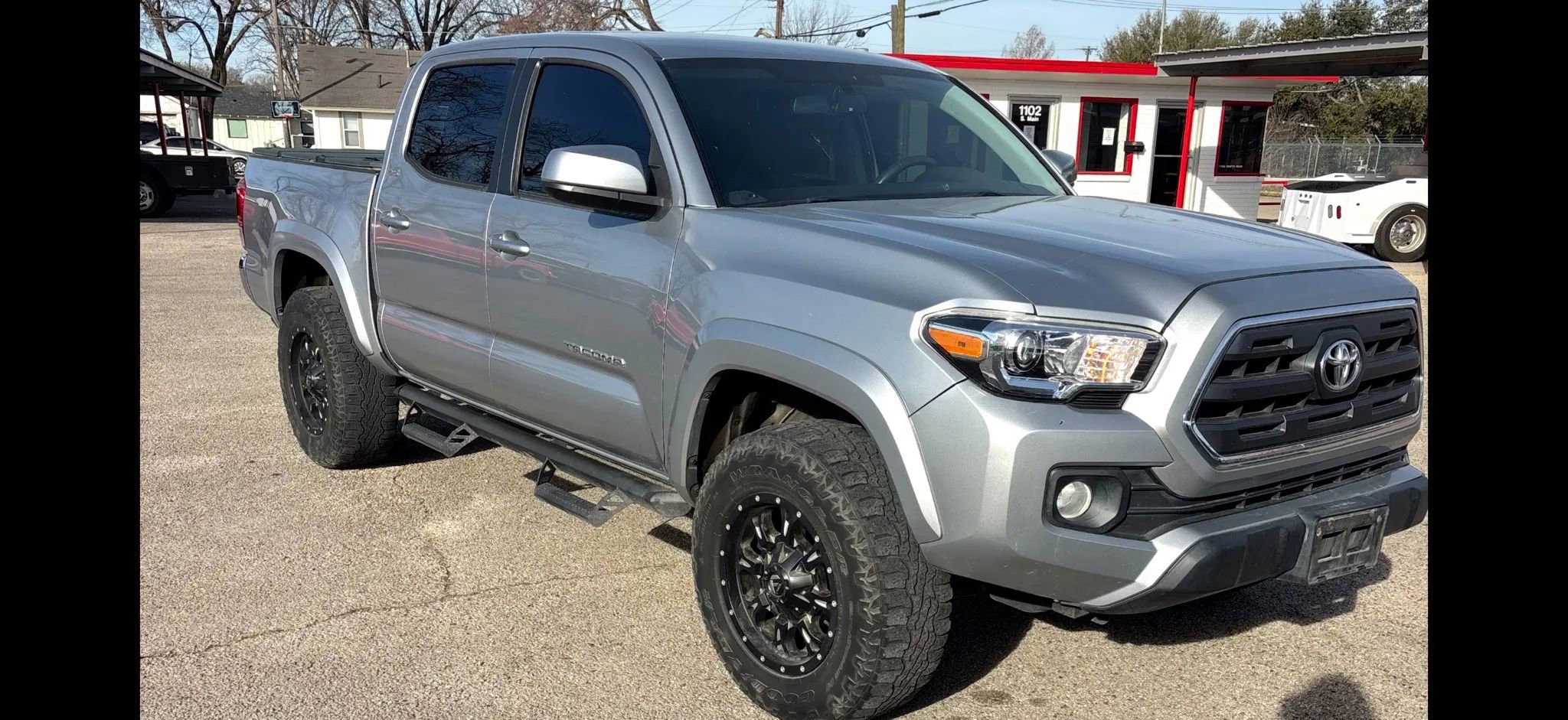 Used 2017 Toyota Tacoma SR5 w/ Tow Package image 1