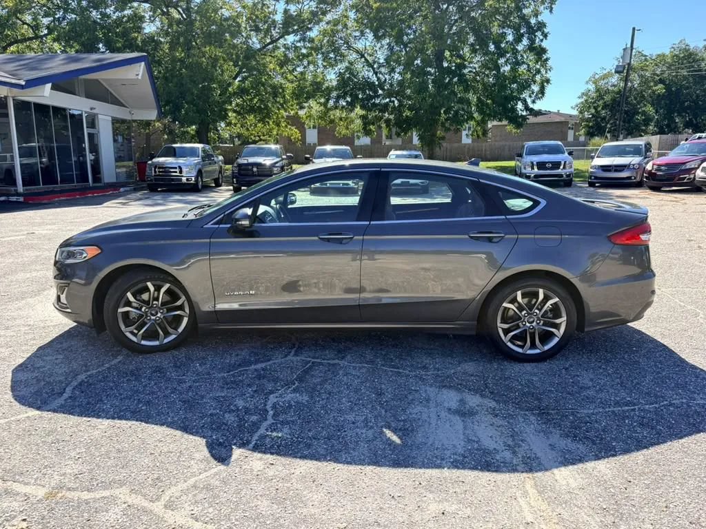 Used 2019 Ford Fusion Titanium FWD image 3