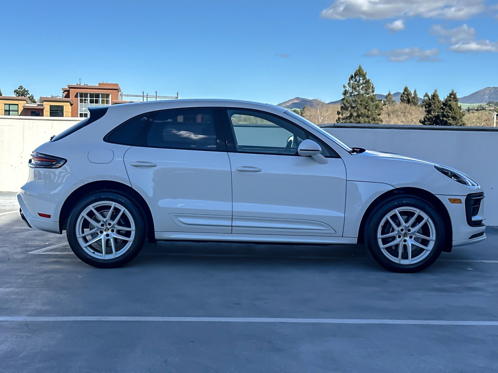 Certified 2023 Porsche Macan image 9