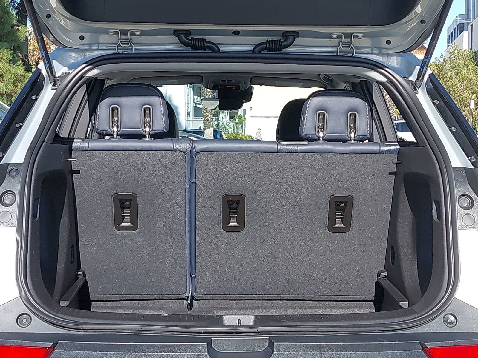 Used 2022 Chevrolet Bolt EUV Premier w/ Sun & Sound Package image 12