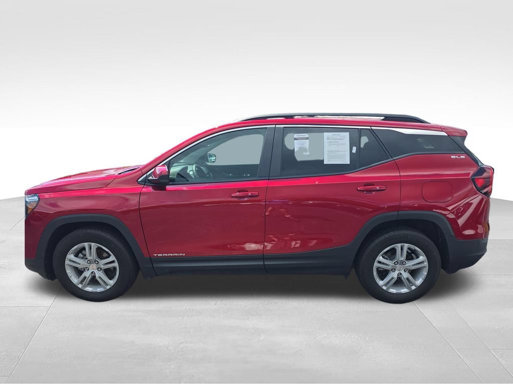 Used 2024 GMC Terrain SLE w/ Driver Convenience Package FWD image 4