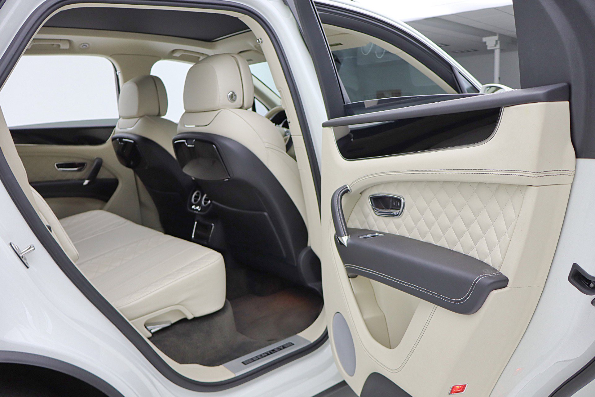 Certified 2017 Bentley Bentayga AWD/4WD image 36