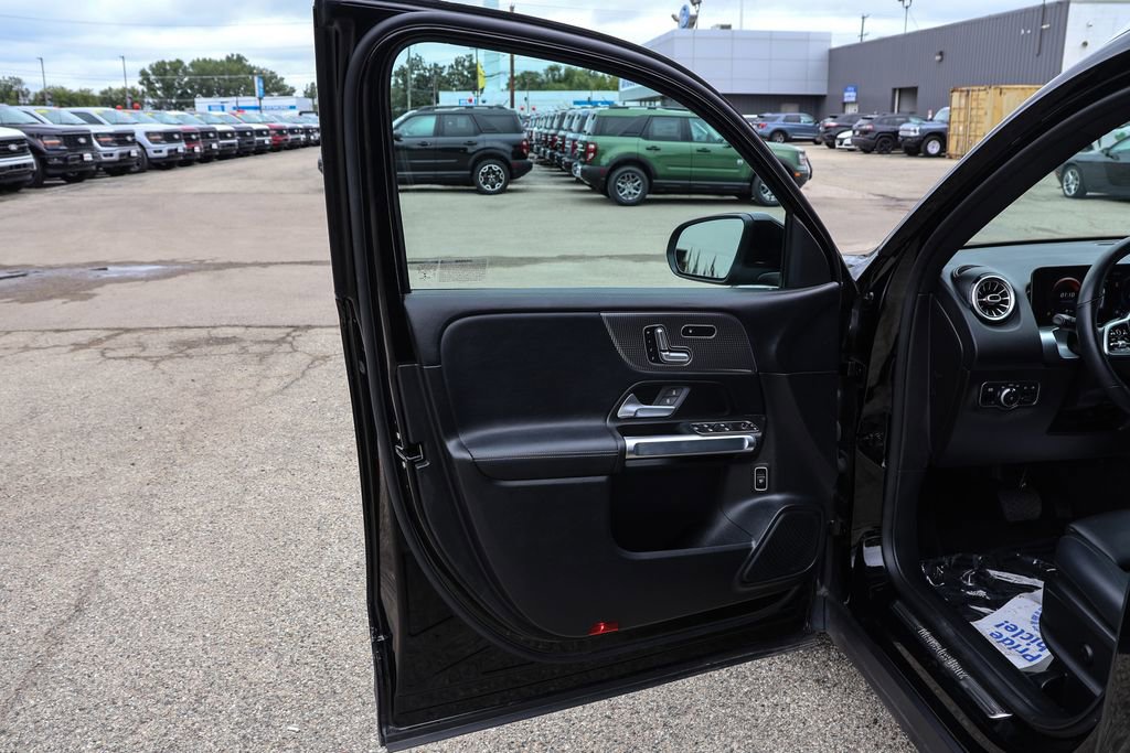 Used 2021 Mercedes-Benz GLB 250 GLB 250 image 27