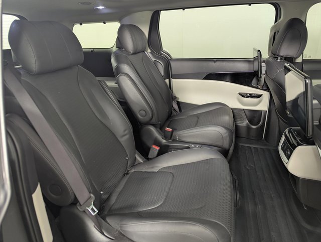 Used 2024 Kia Carnival SX Prestige image 18