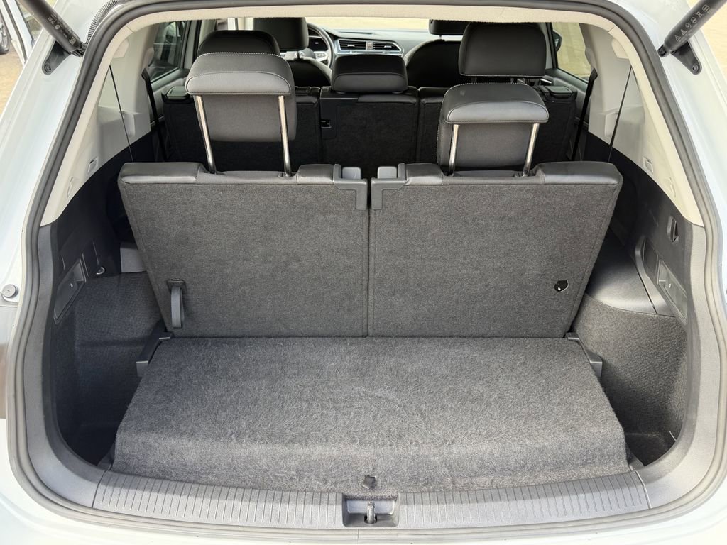 Used 2024 Volkswagen Tiguan SE FWD image 30