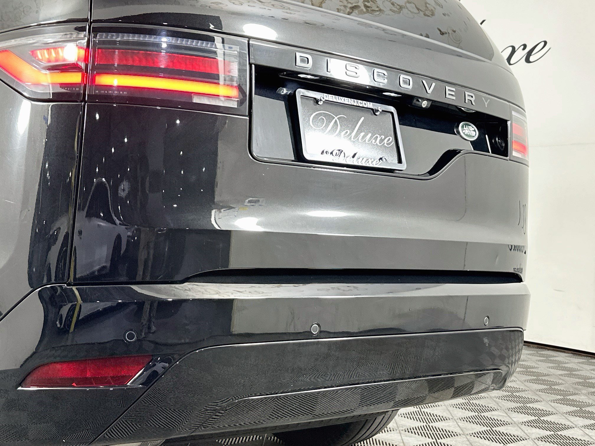 Used 2023 Land Rover Discovery S R-Dynamic AWD/4WD image 26