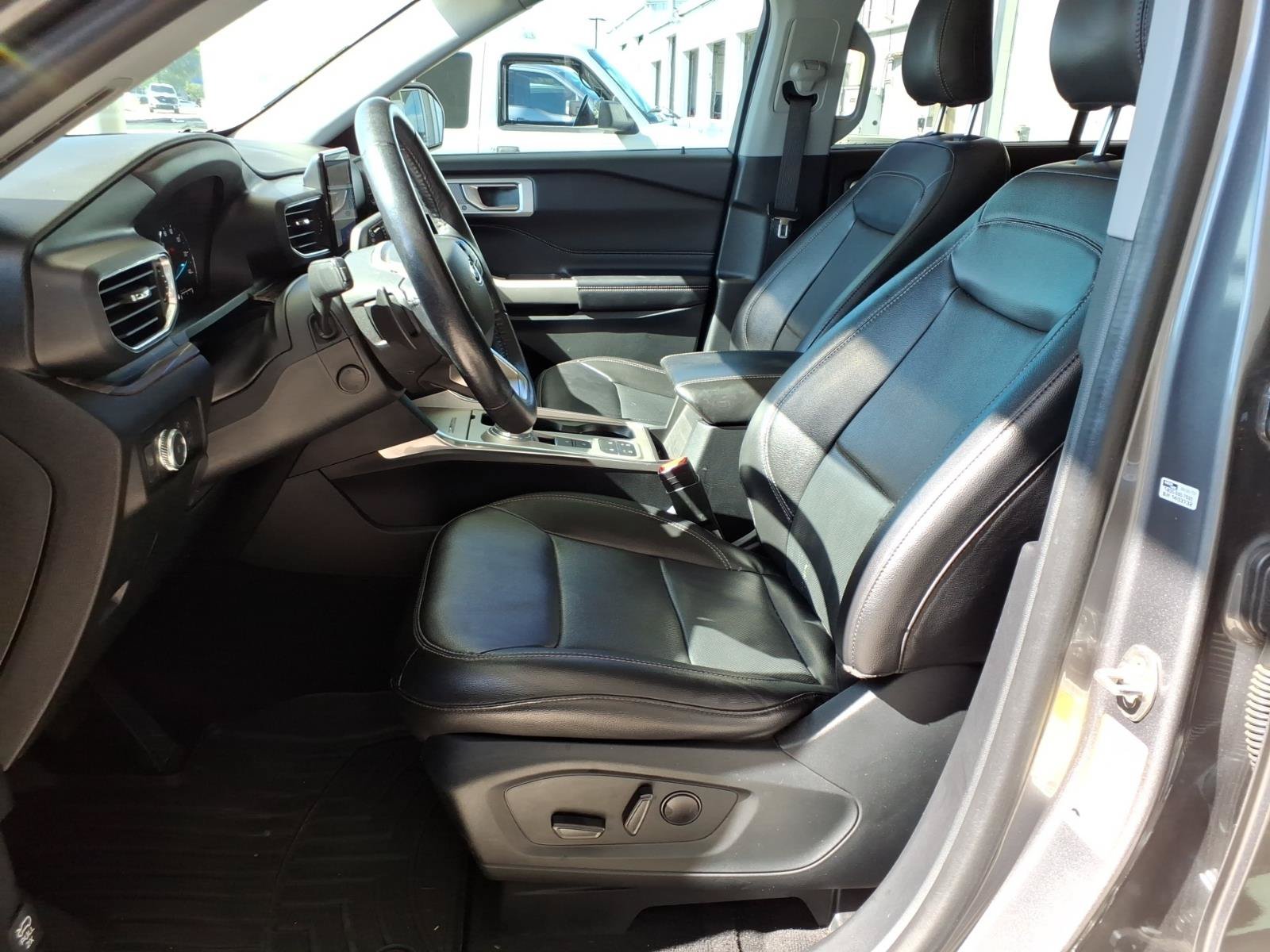 Used 2021 Ford Explorer Limited w/ Equipment Group 301A RWD image 3