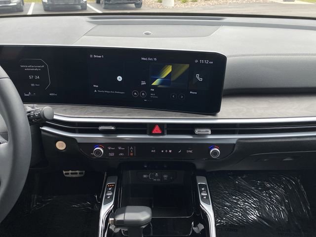 Certified 2025 Kia Sorento SX image 9