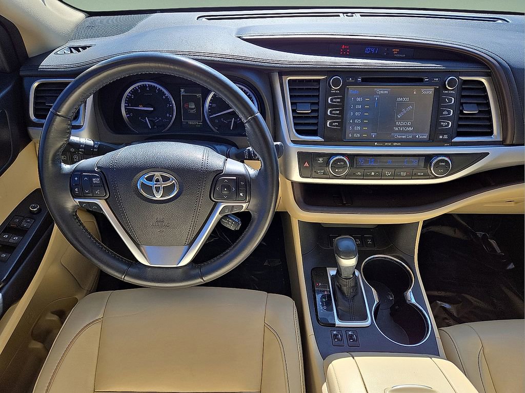 Used 2018 Toyota Highlander XLE image 19
