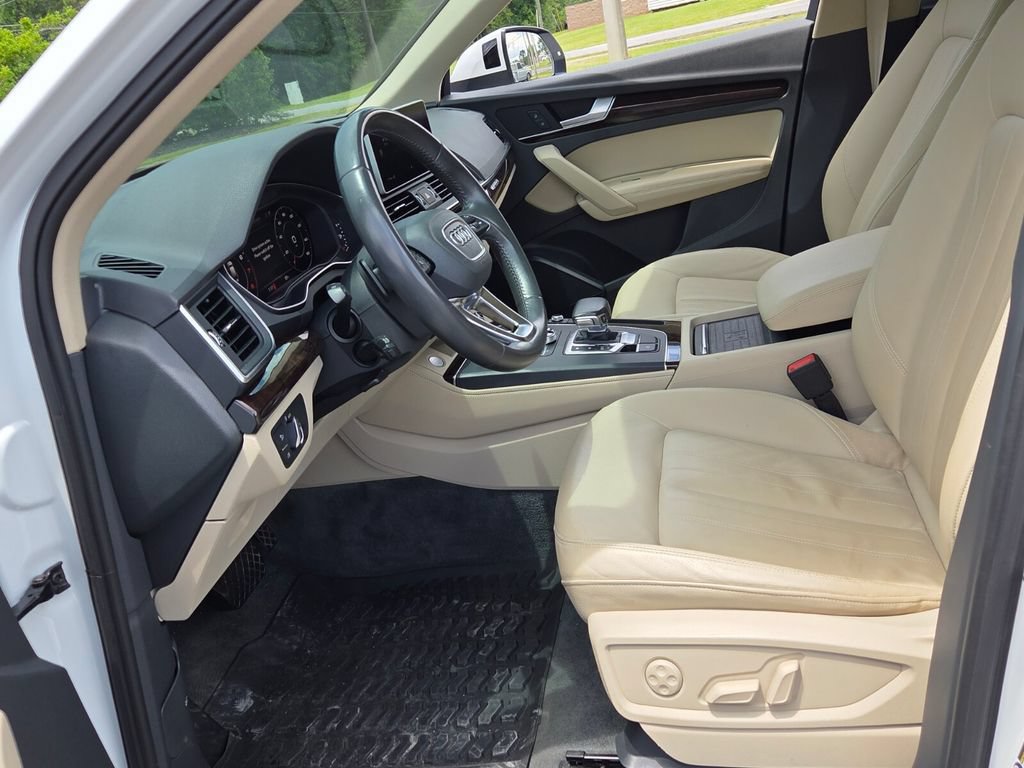 Used 2019 Audi Q5 2.0T Premium Plus w/ Premium Plus Package AWD/4WD image 3