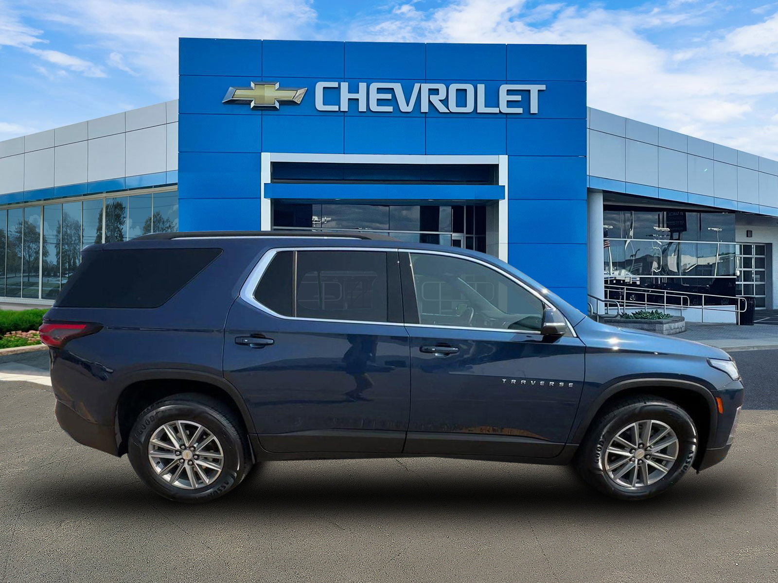 Used 2022 Chevrolet Traverse LT image 11