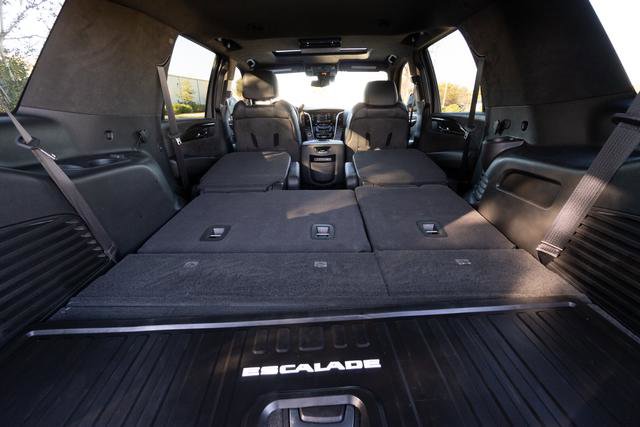 Used 2020 Cadillac Escalade Platinum image 32