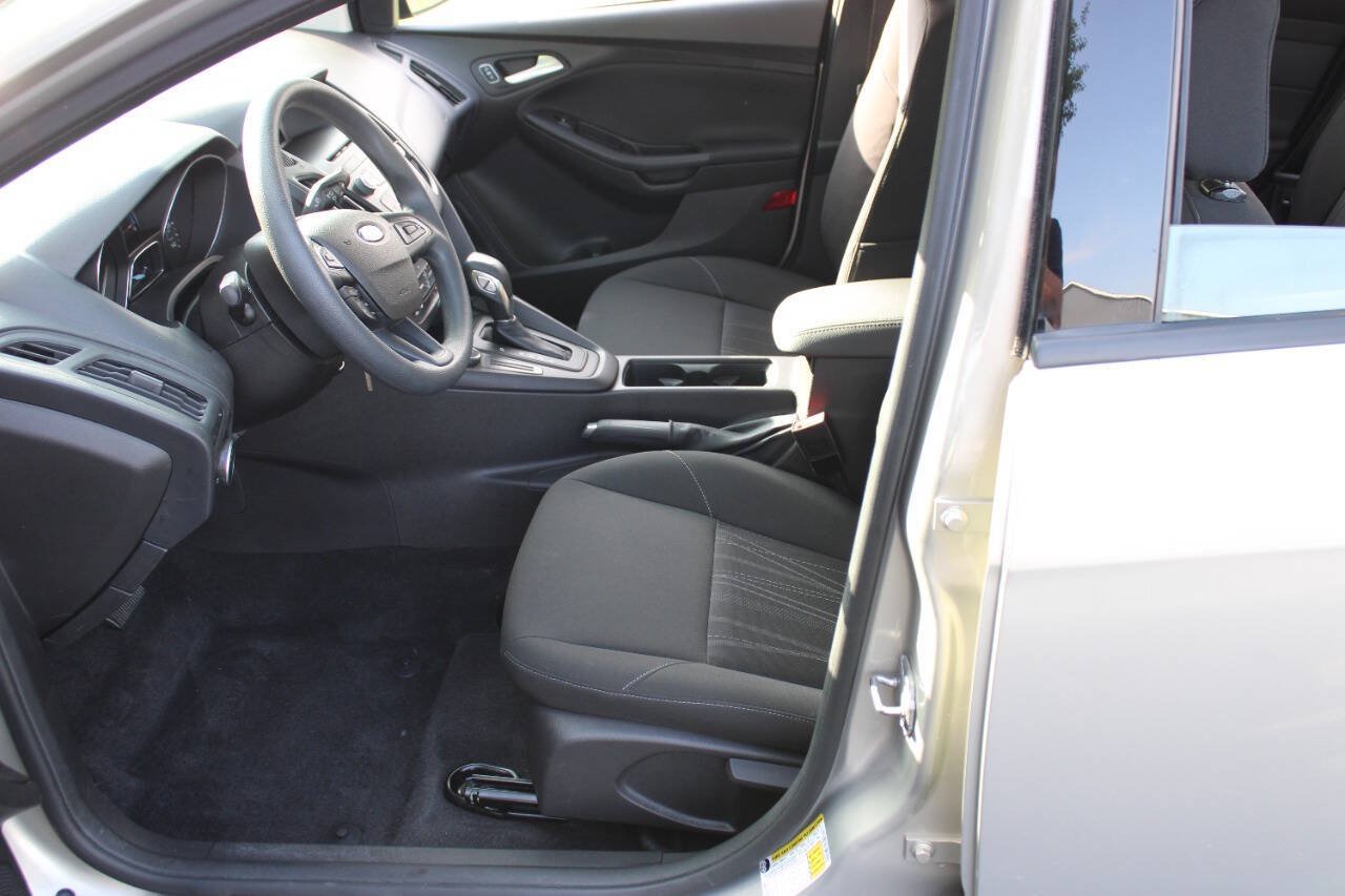 Used 2015 Ford Focus SE FWD image 7