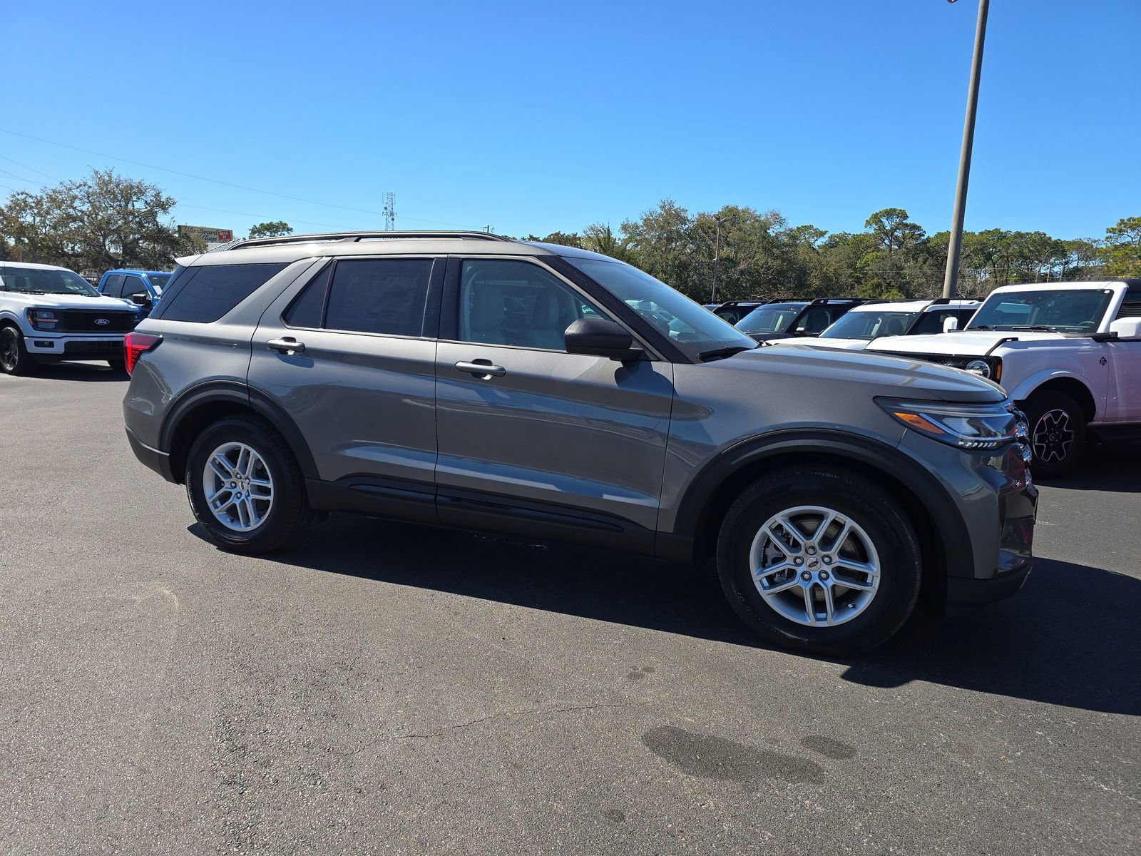 New 2026 Ford Explorer Active w/ Active Comfort Package RWD image 2