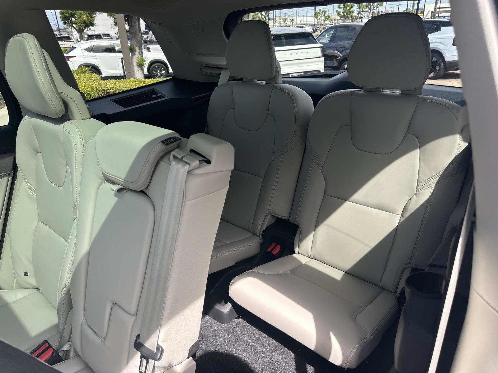 New 2026 Volvo XC90 T8 Ultra w/ Protection Package Premier AWD/4WD image 18