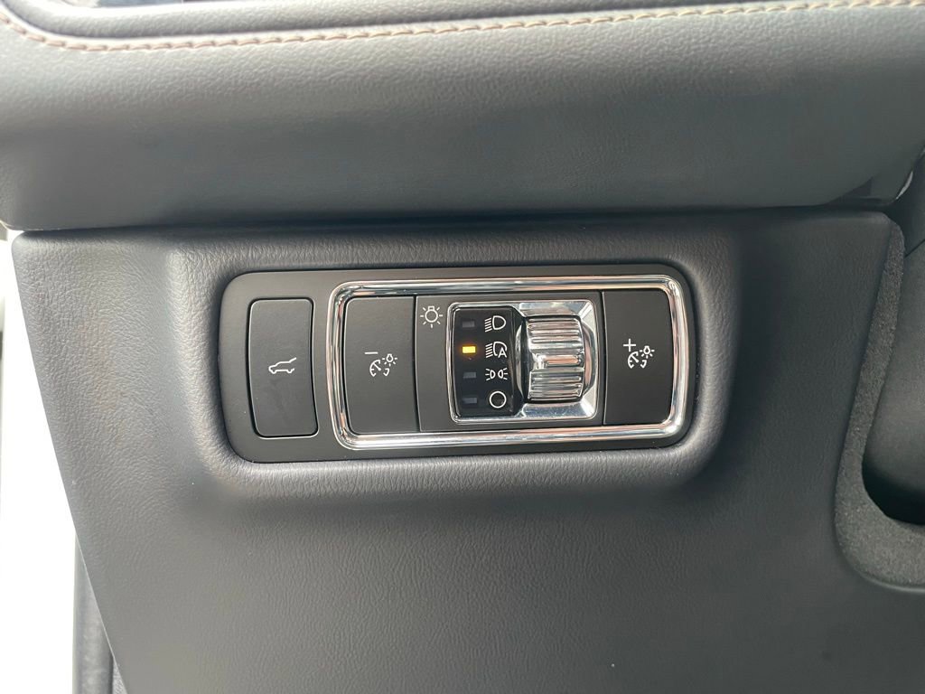 Used 2025 Lincoln Aviator AWD w/ Jet Appearance Package image 16