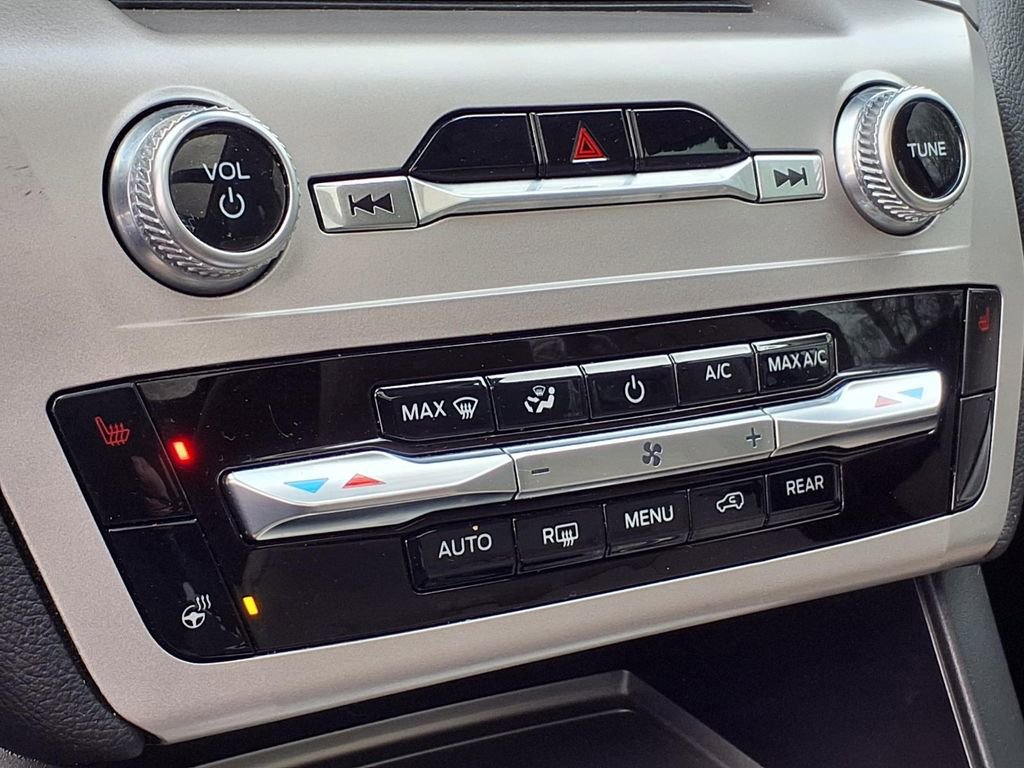 Used 2023 Ford Explorer XLT w/ Equipment Group 202A image 14