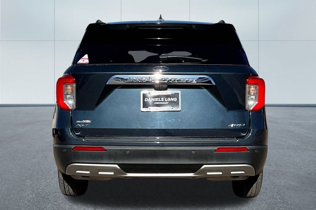 Used 2022 Ford Explorer XLT w/ Equipment Group 202A image 4