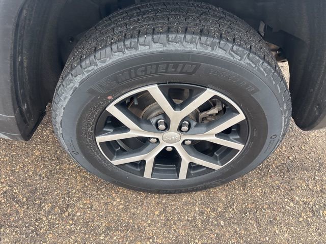 Used 2023 Jeep Grand Cherokee Limited w/ Luxury Tech Group II image 7