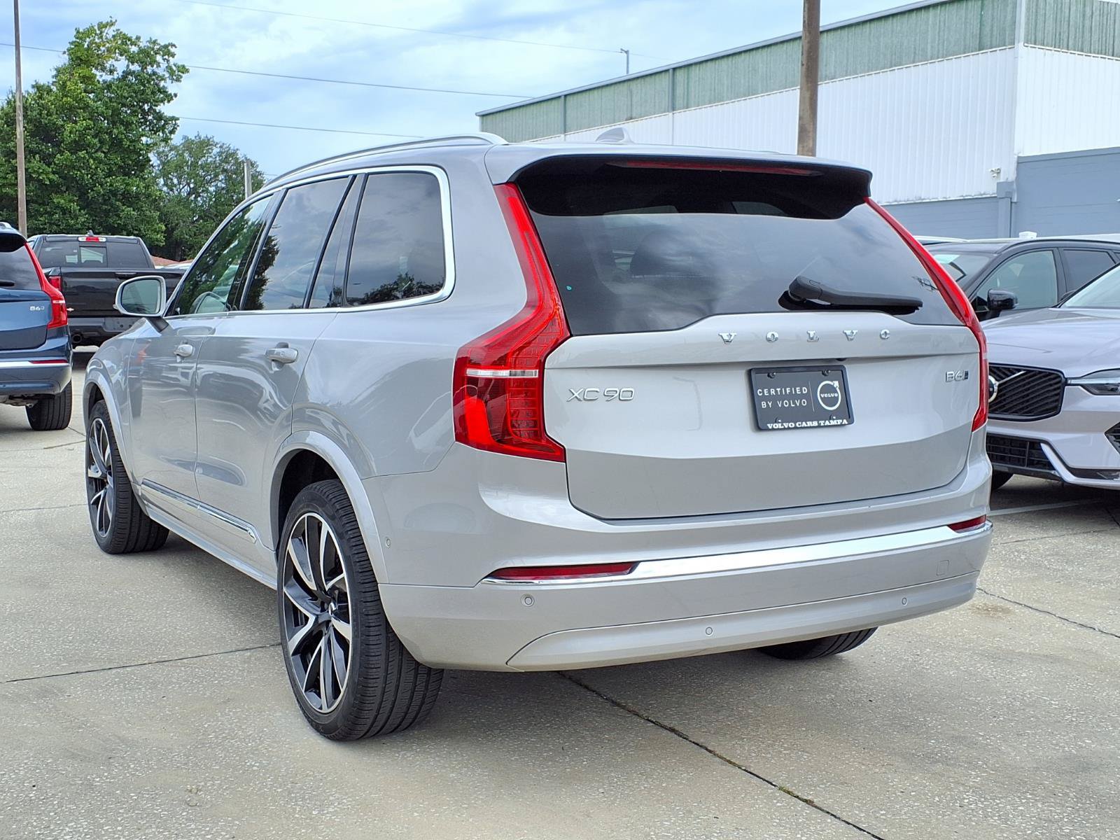 Certified 2023 Volvo XC90 B6 Plus AWD/4WD image 5