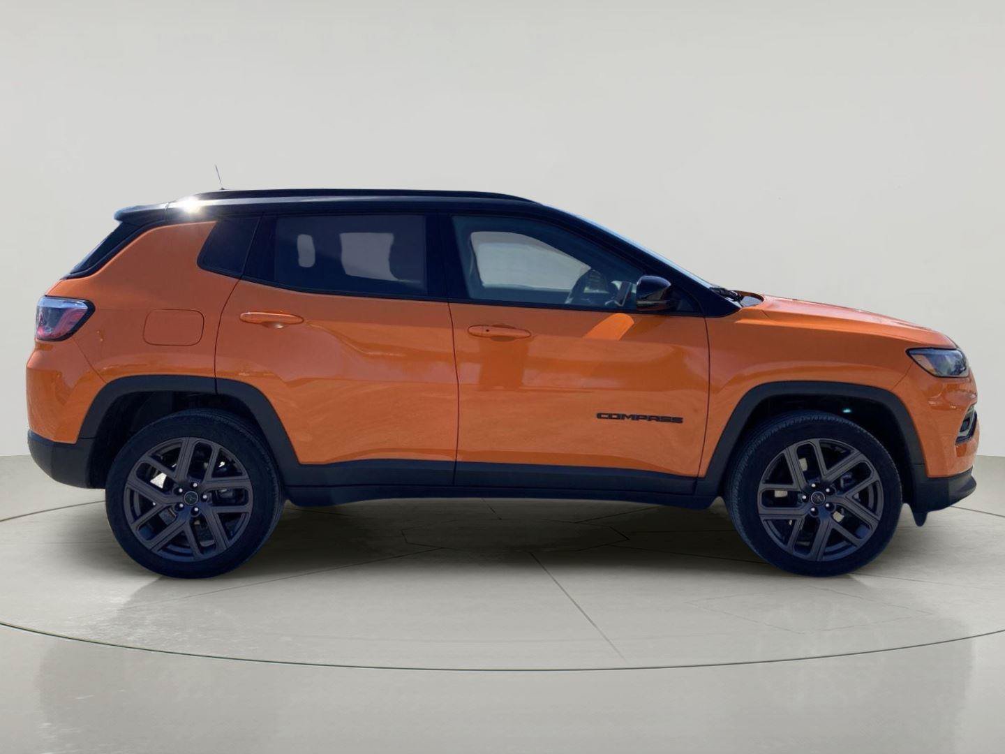 Used 2026 Jeep Compass Limited AWD/4WD image 2