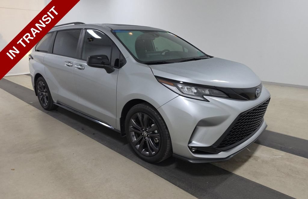 Used 2025 Toyota Sienna XSE FWD image 1