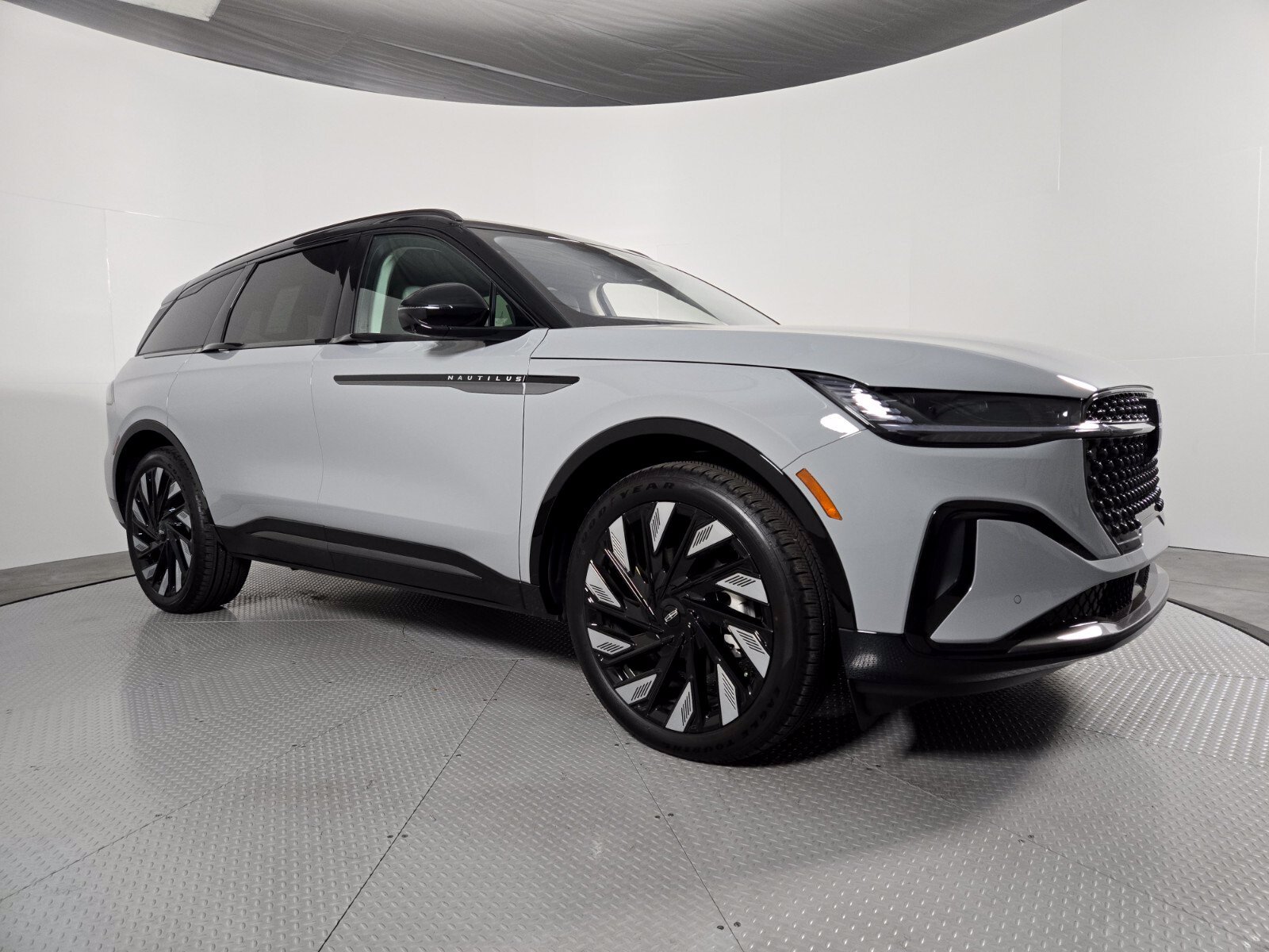 New 2026 Lincoln Nautilus Reserve w/ Jet Appearance Package AWD/4WD image 2